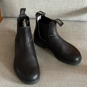 Women’s Blundstone leather ankle boots size 9.5